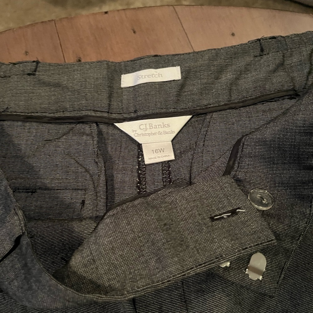 Women’s Gray Dress Pants​​ - Picture 2 of 8